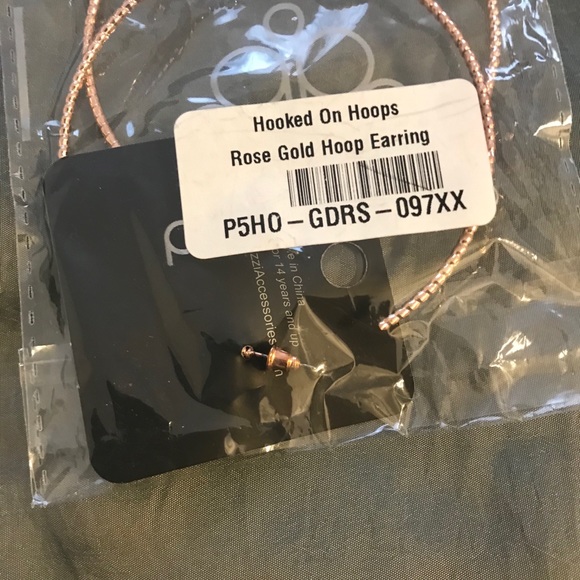 Paparazzi - 3 earrings, 1 bracelet - Picture 5 of 5